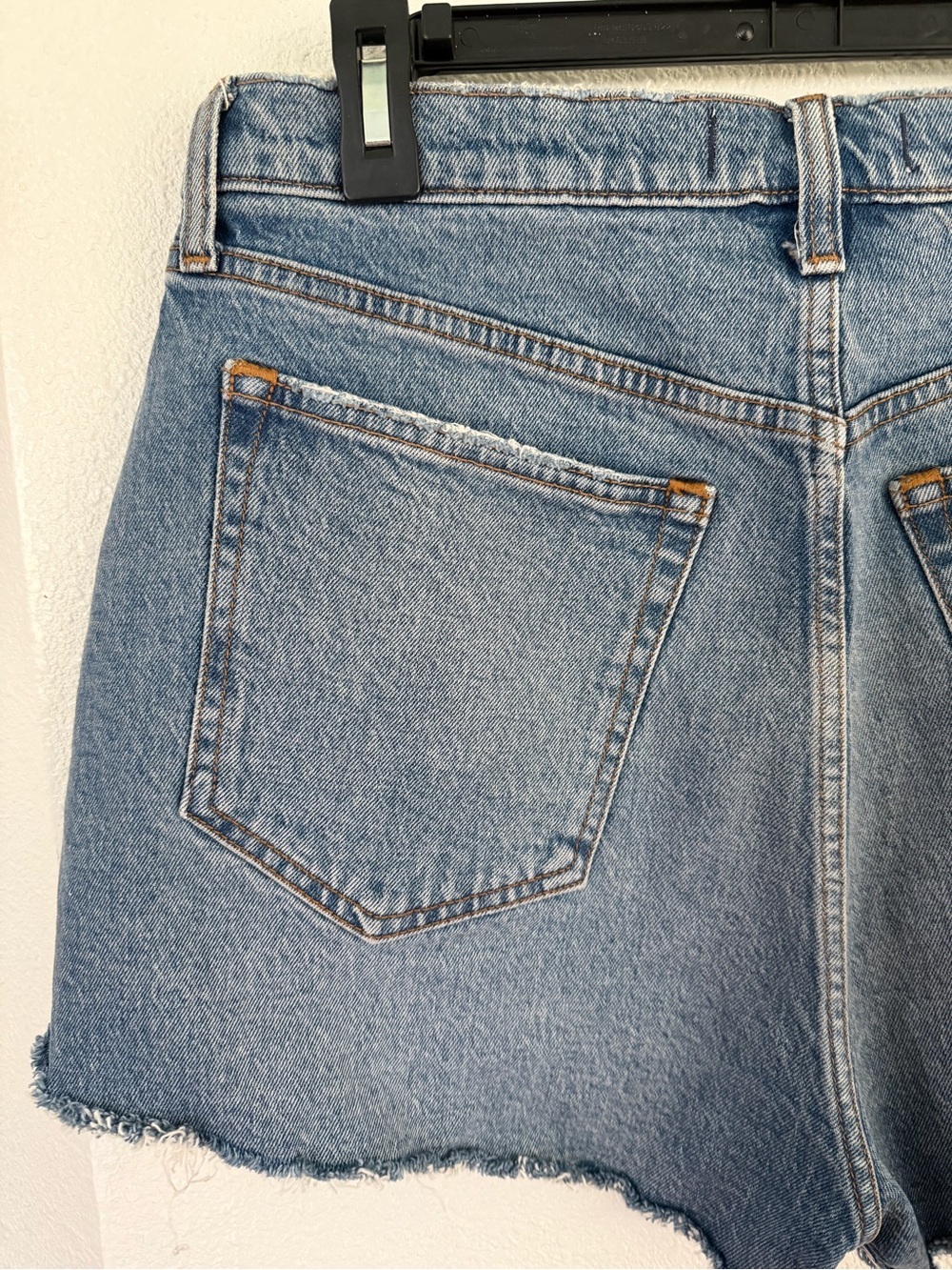Abercrombie Curve Love The Mom Short High Rise Distressed Denim Shorts Size 30 - Picture 6 of 8